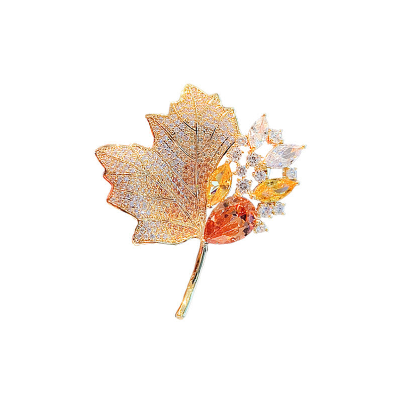 Broche feuille avec cristaux scintillants