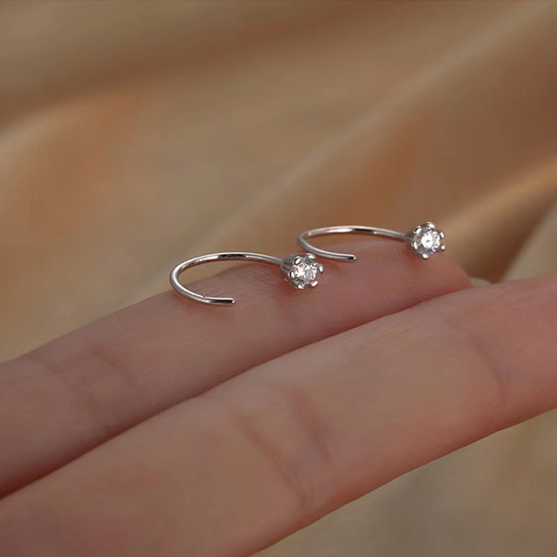 Boucles d'oreilles puces étincelantes et élégantes