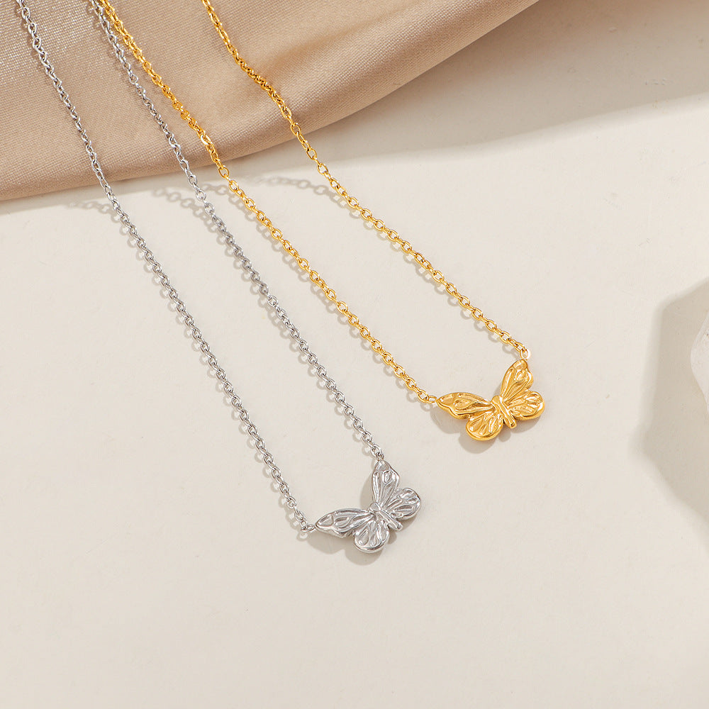 Collier délicat avec pendentif papillon pour femme
