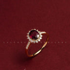 Bague de fiançailles élégante et étincelante avec pierre rouge