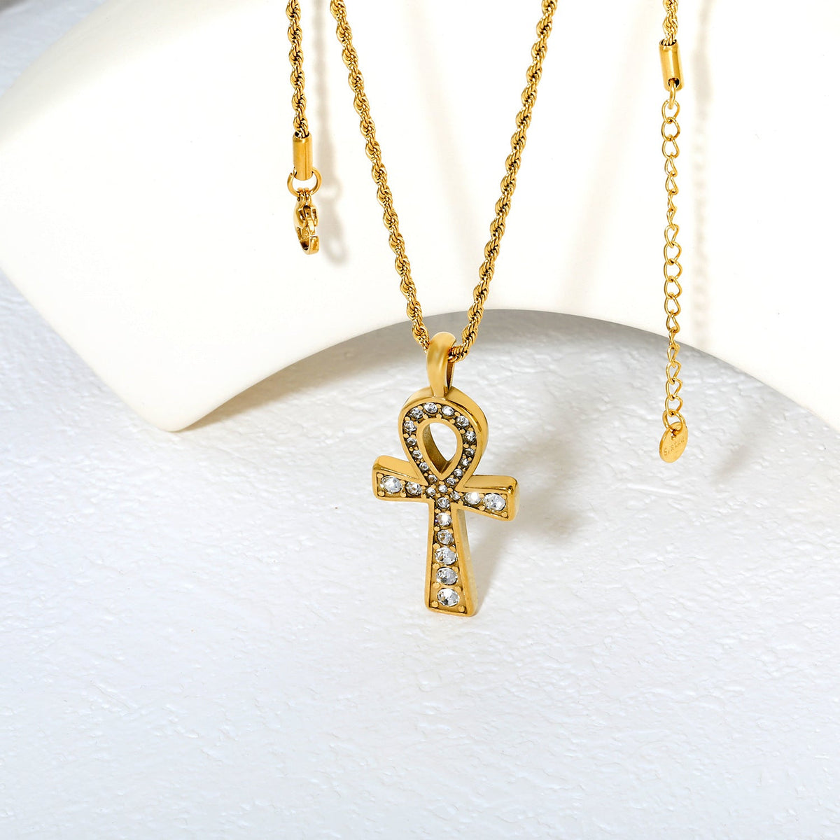 Collier pour femmes avec pendentif croix étincelant en acier inoxydable doré