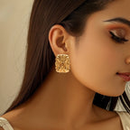 Clous d'oreilles dorés pour femme