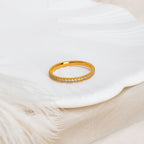 Bague délicate pour femme avec pierres de zircone