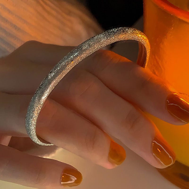 Bracelet pour femme au design texturé élégant