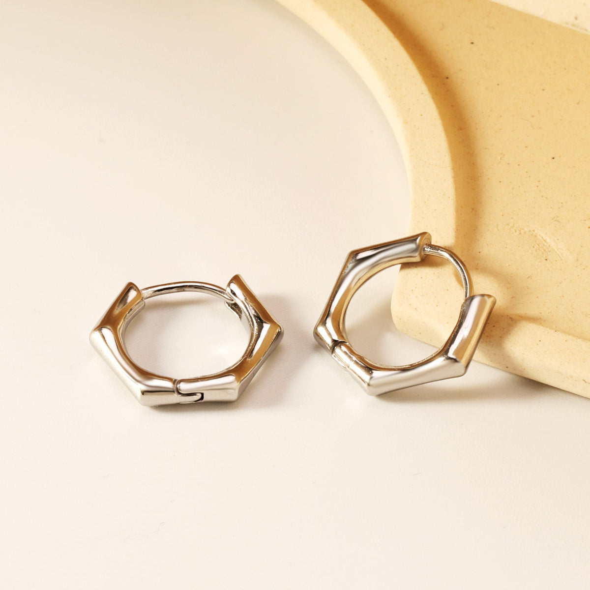 Créoles polygonales modernes pour femme