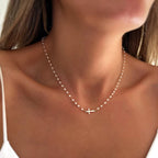 Collier ras-de-cou à perles fantaisie et croix