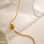 Collier pour femme avec pendentif boule élégant et brillant