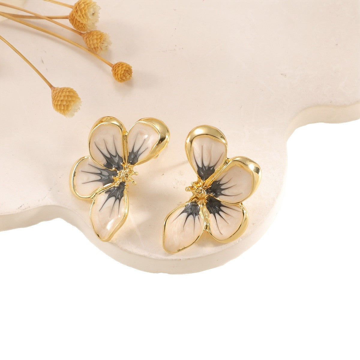 Ohrclips für Damen mit floralem Design