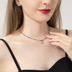 Collier pour femme avec perles colorées et pendentif personnalisé