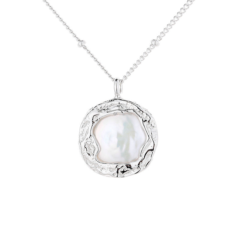 Collier pour femme avec pendentif perle artistique et détails élégants