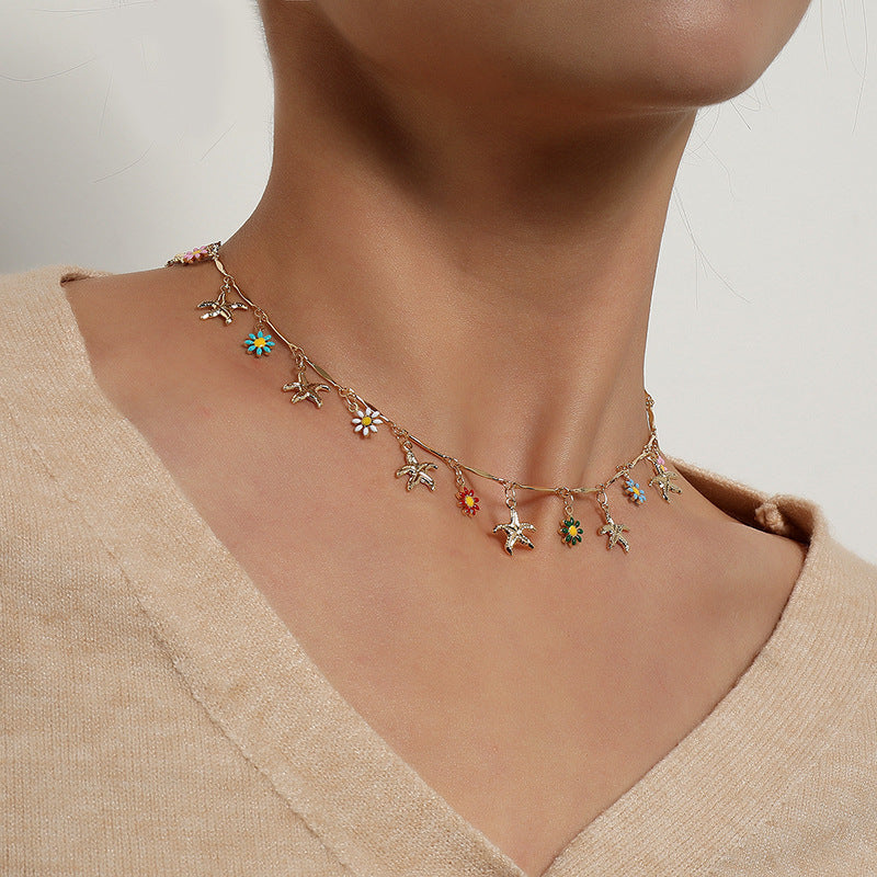 Collier pour femme avec pendentifs fleurs et oiseaux colorés