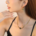 Parure de bijoux pour femme avec pendentif trèfle à quatre feuilles et boucles d'oreilles élégantes