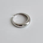 Bague ouverte tendance pour femme avec design incurvé