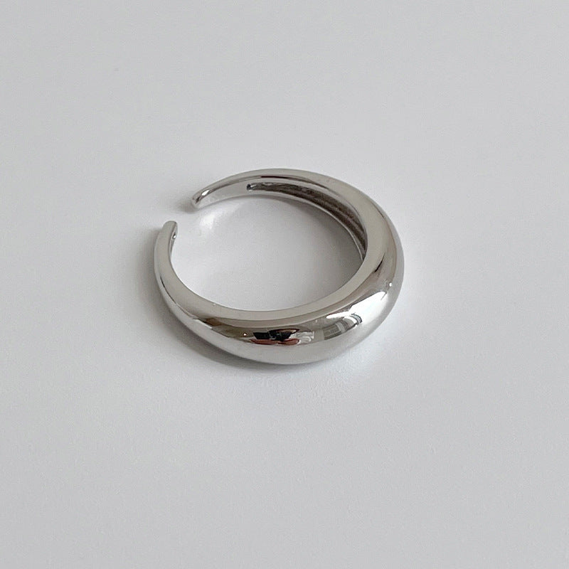 Bague ouverte tendance pour femme avec design incurvé