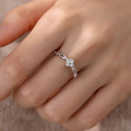 Bague fine pour femme avec zircone élégante