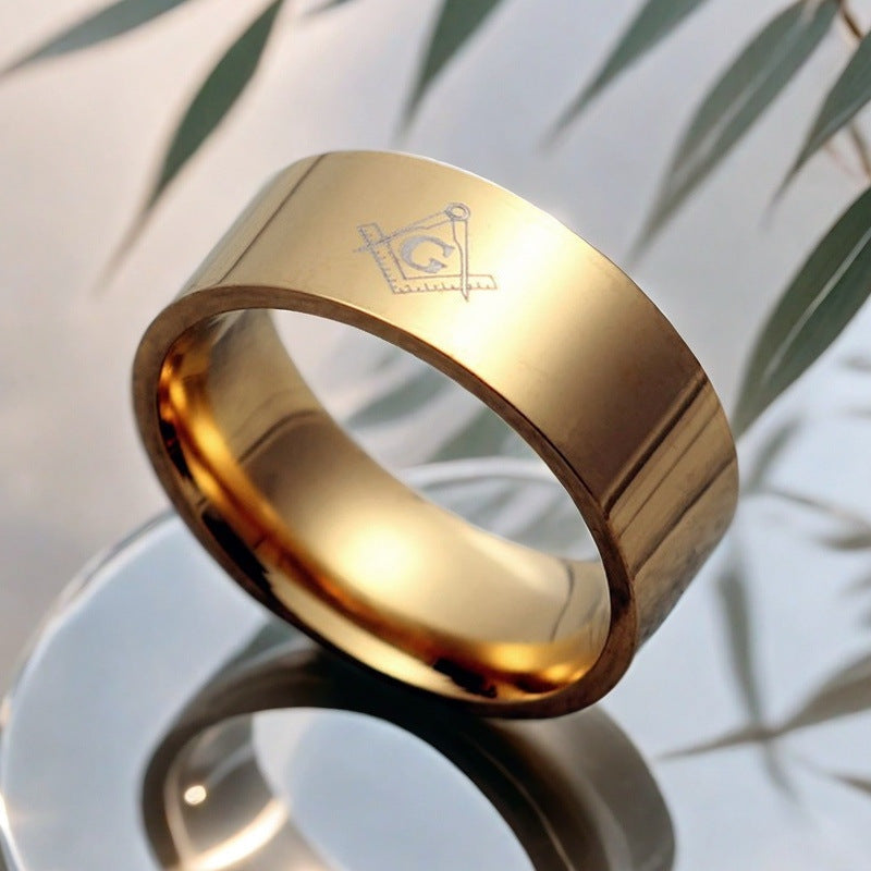 Bague pour homme avec surface polie et symbole