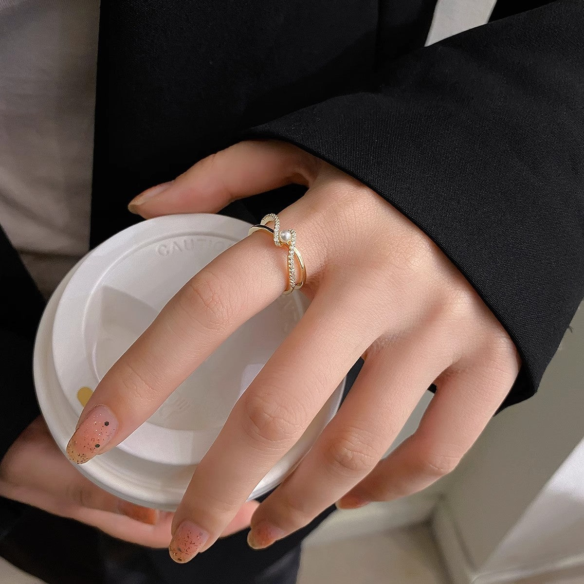 Bague spirale élégante avec perle et zircone
