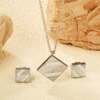 Collier moderne pour femme avec pendentif géométrique