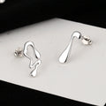 Boucles d'oreilles pour femme au design fluide créatif