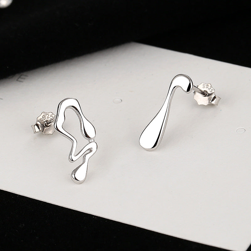 Boucles d'oreilles pour femme au design fluide créatif