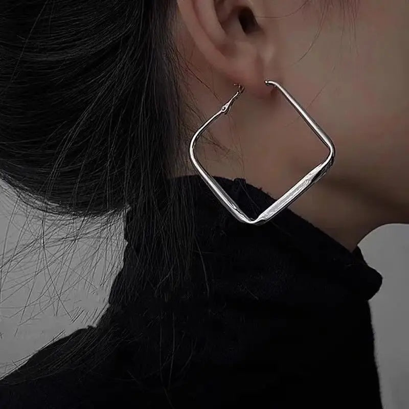 Créoles géométriques tendance en métal