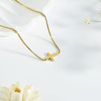 Collier pour femme avec pendentif croix minimaliste en acier