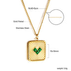Collier pour femme avec pendentif carré orné de cristaux