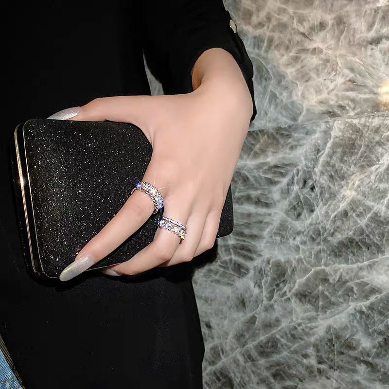 Bague élégante et étincelante en acier inoxydable