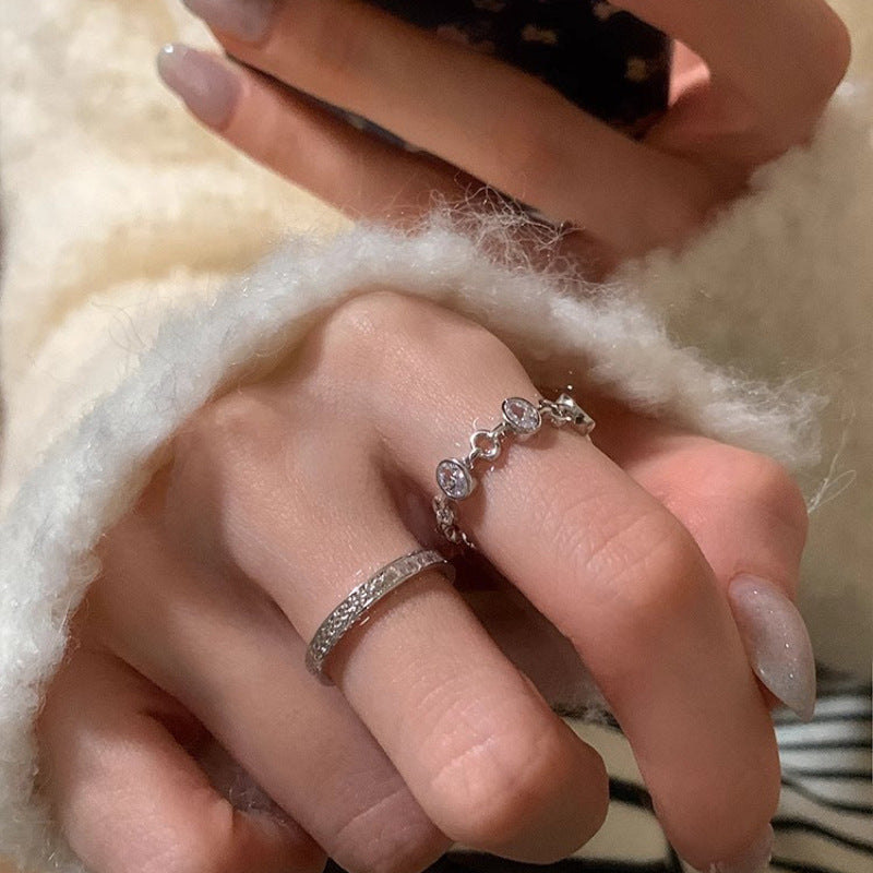 Bague brillante pour femme au design élégant