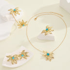 Schmuckset mit floralen Akzenten