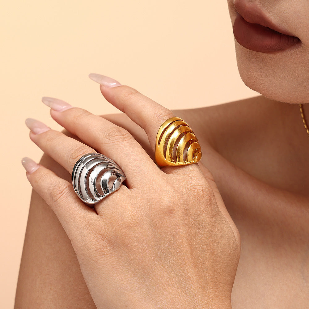 Bague pour femme en acier titane à motif géométrique