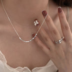 Collier moderne à pendentif géométrique
