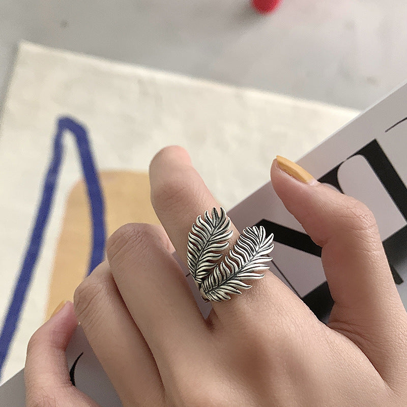 Bague pour femme au design feuille élégant