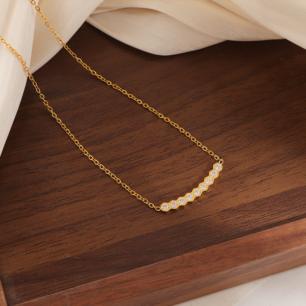 Collier délicat pour femme avec détail en cristal étincelant