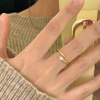 Bague ouverte élégante pour femme avec pierre délicate