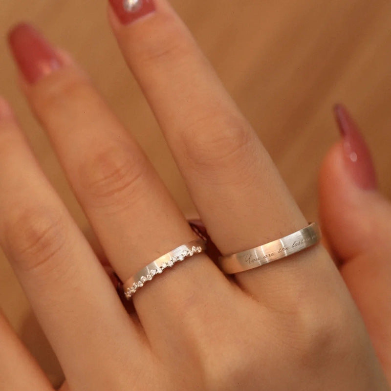 Bague pour femme avec gravure inspirante et design élégant