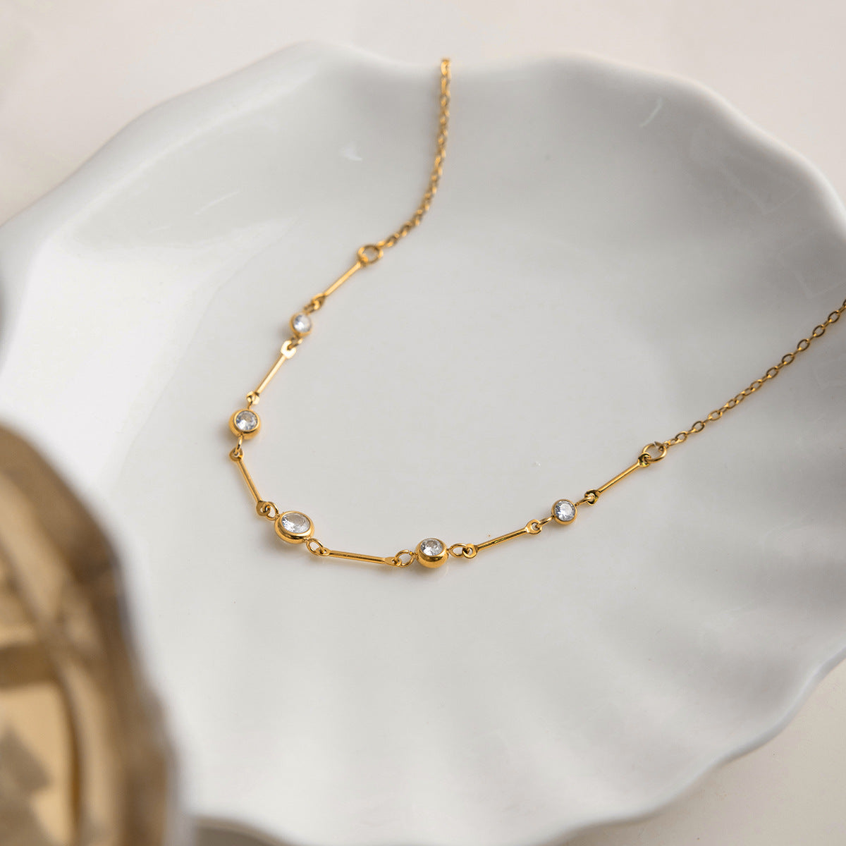 Collier pour femme avec zircons et fermoir réglable