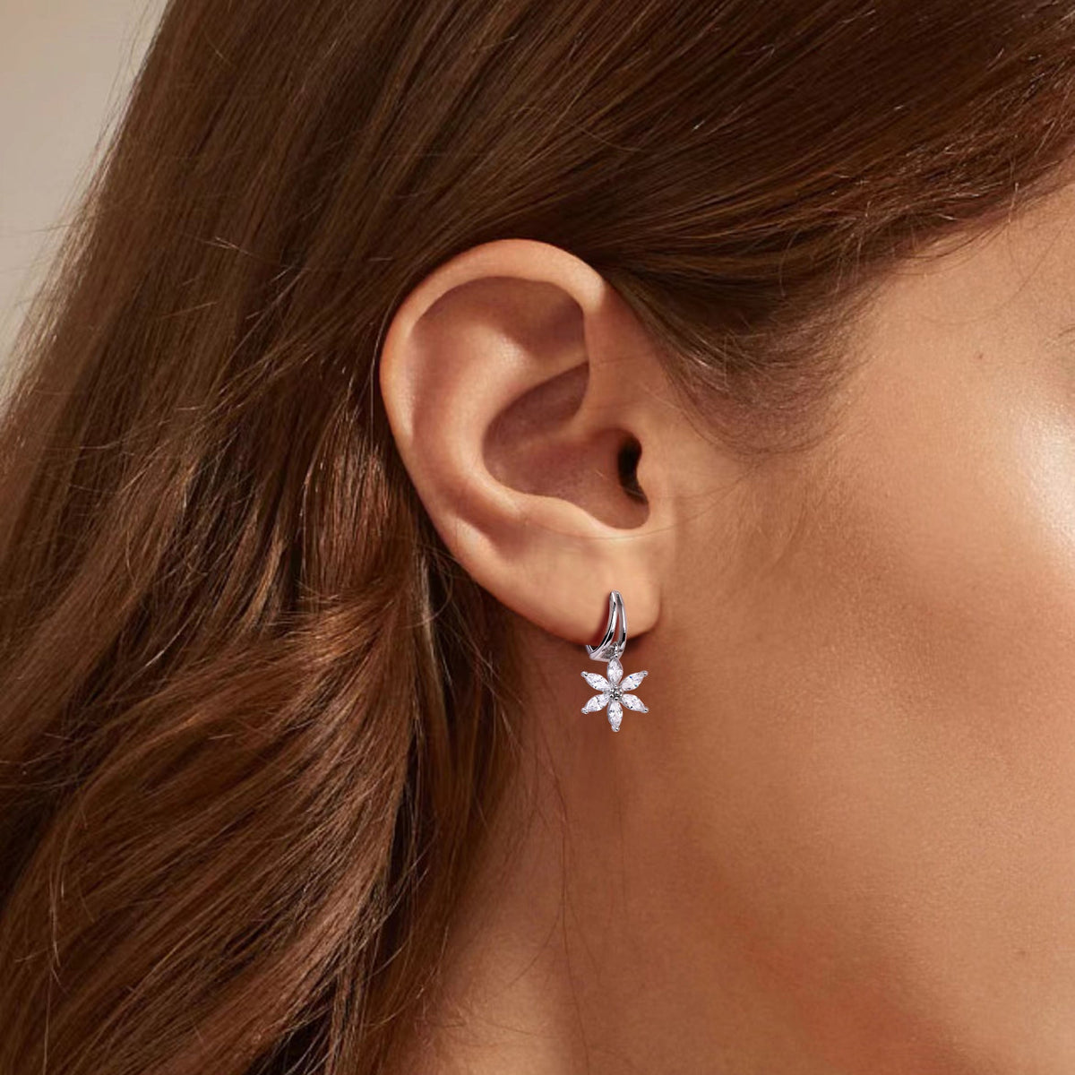 Boucles d'oreilles pendantes pour femme avec zircon et motif floral