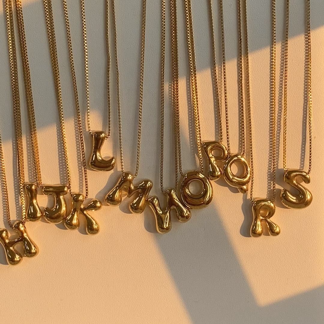 Collier pour femme avec pendentif lettre moderne en acier inoxydable