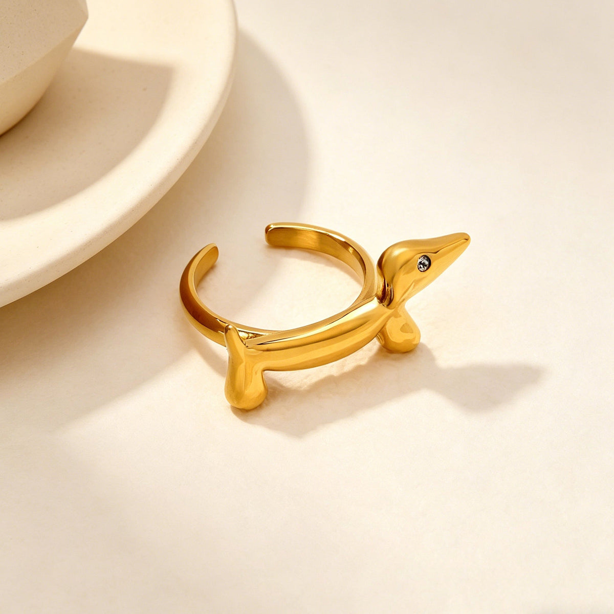 Bague pour femme design chien moderne avec zircone