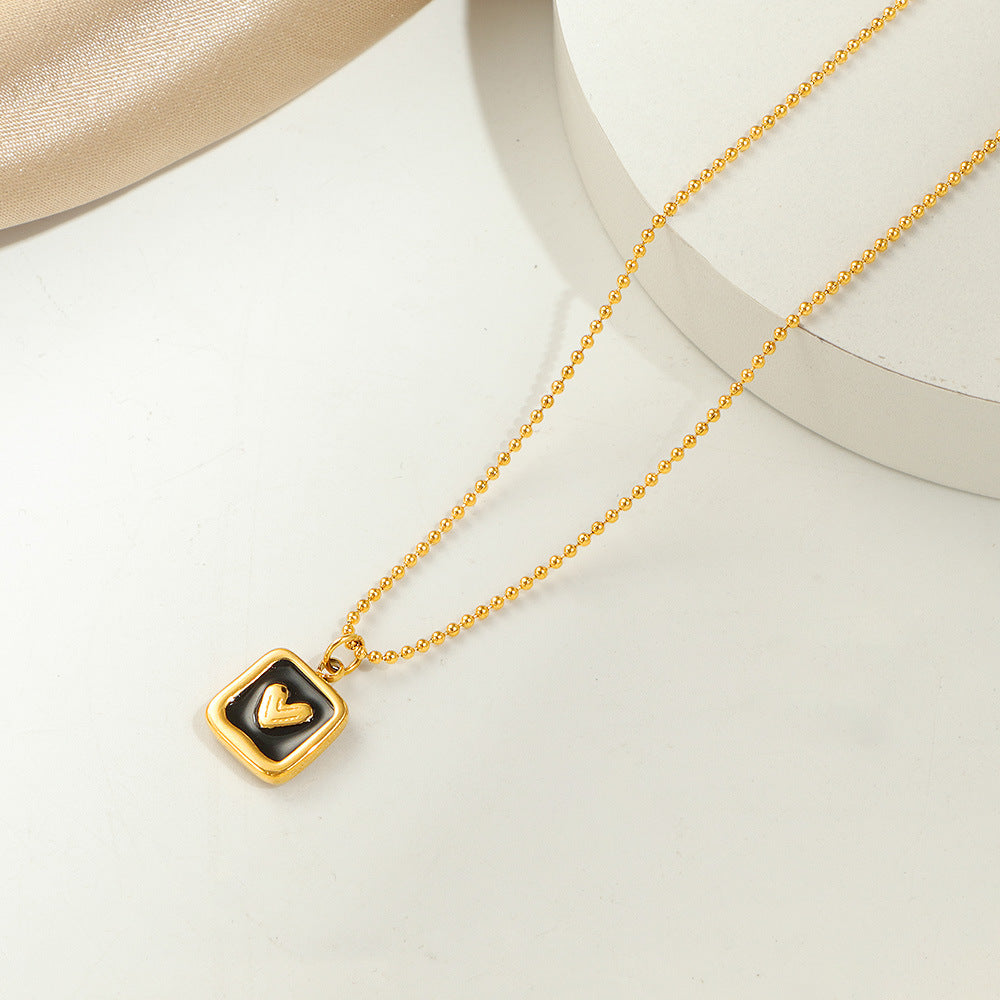 Collier pendentif carré pour femme avec motif cœur