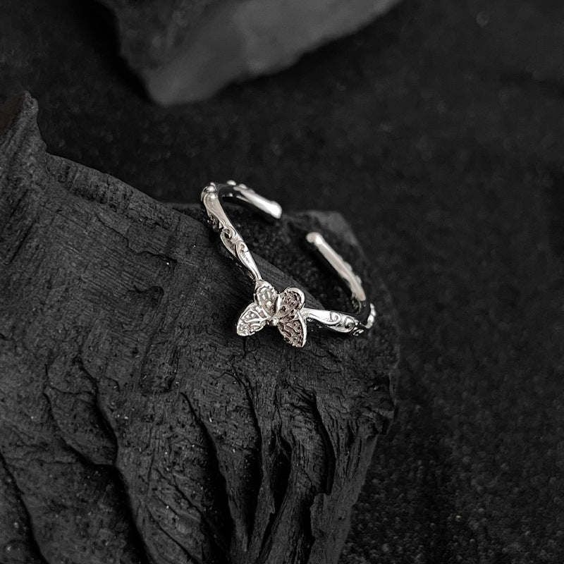 Bague fine pour femme motif papillon