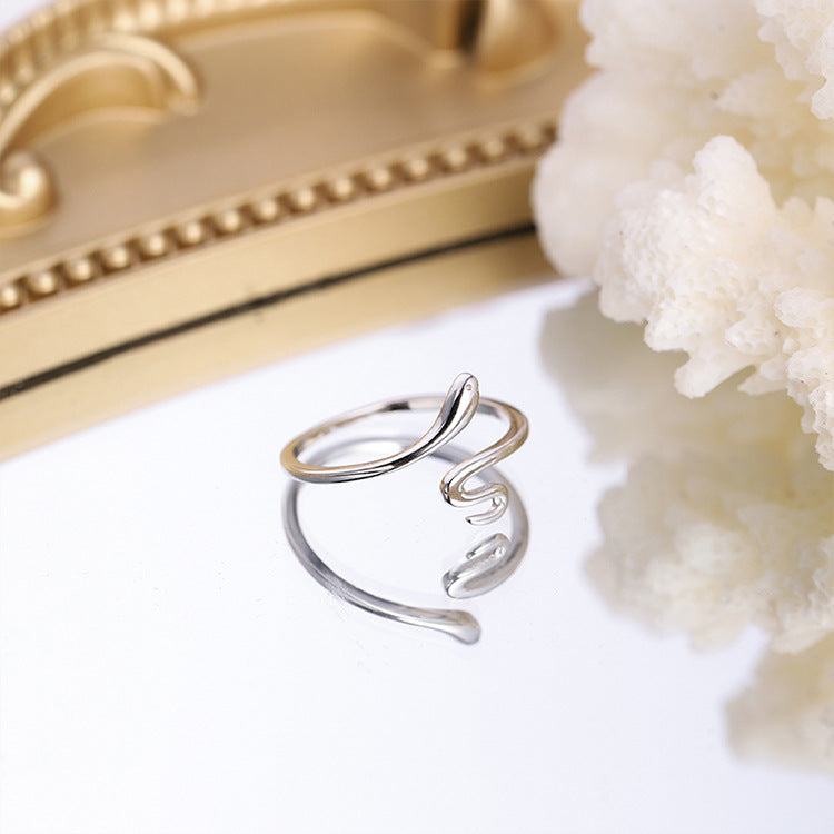 Offener Ring für Damen mit geschwungenem Design
