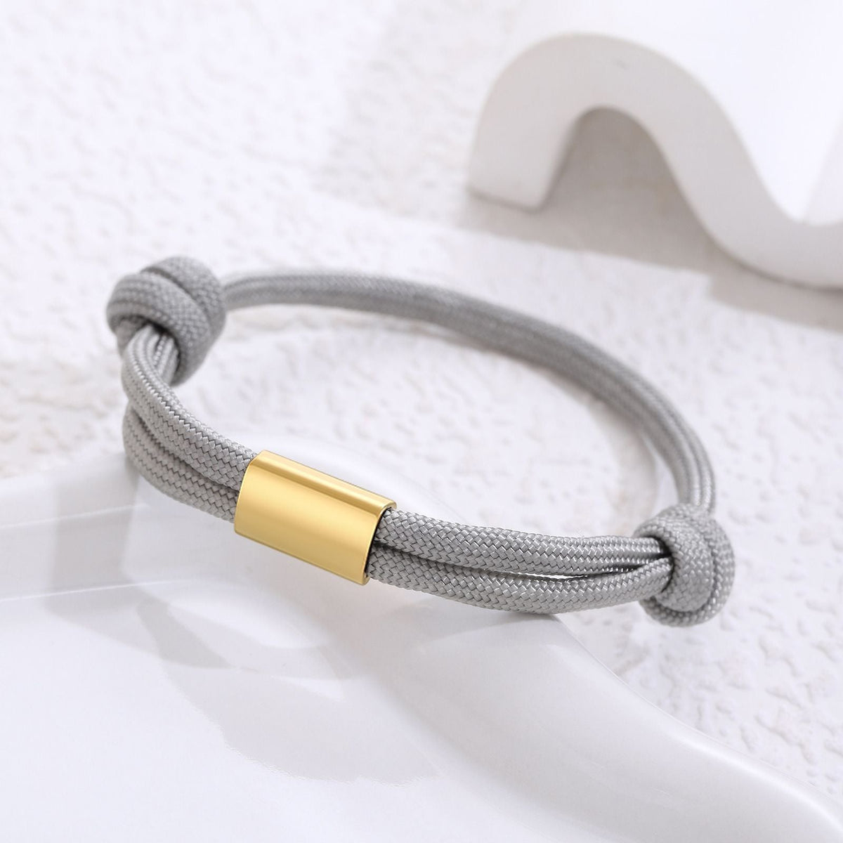 Bracelet tressé pour femme avec fermoir doré