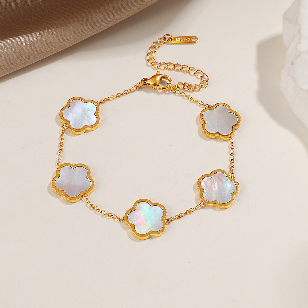 Boucles d'oreilles pour femme inspirées des fleurs en nacre