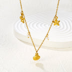 Collier pour femme avec pendentifs coquillages et étoiles