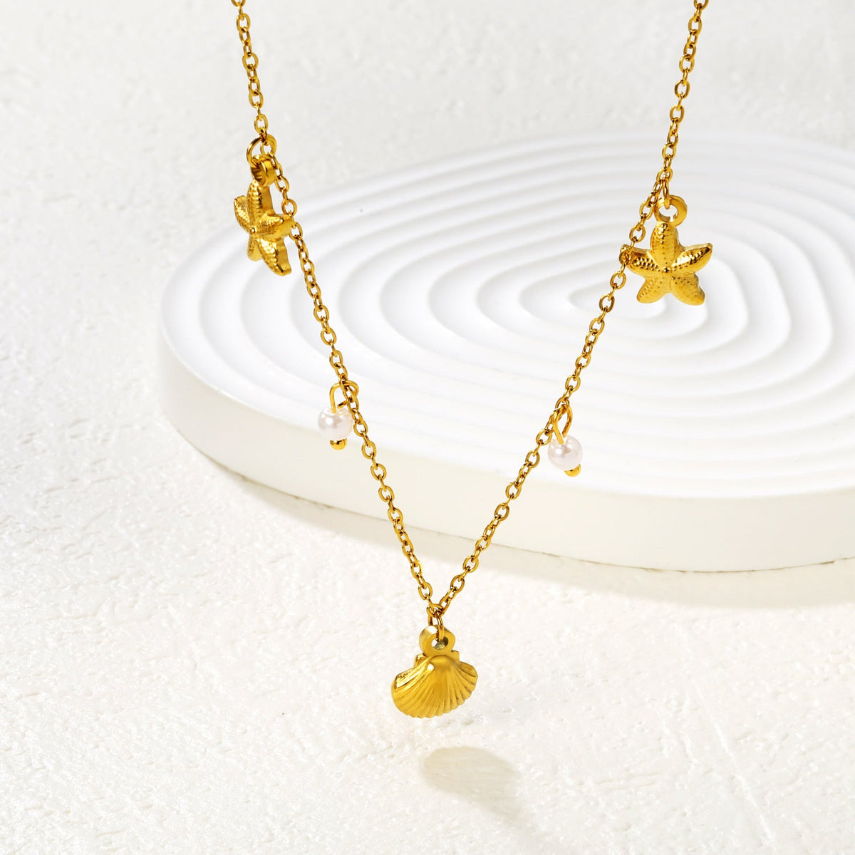 Collier pour femme avec pendentifs coquillages et étoiles