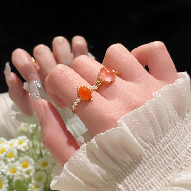 Bague pour femme avec quartz rose ovale et design doré