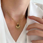 Collier avec pendentif rayon de soleil