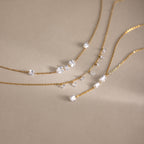 Collier pour femme avec détails en cristal étincelant en acier inoxydable